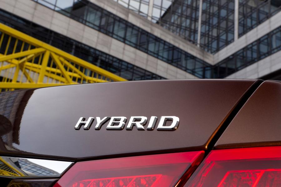  Mercedes-Benz E300 BlueTEC Hybrid 2012 года  (фото 37 из 60)